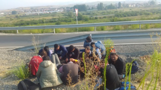Спипаха две групи мигранти край Ихтиман