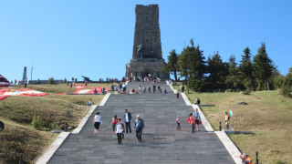 Знаме на Шипка ядоса Украйна