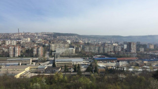 Счупен прозорец довел до стрелбата във Велико Търново