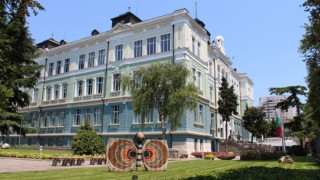 Професорите от Икономическия във Варна №1 по заплати