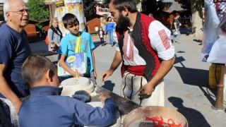 Деца ще поставят рекорд на Балканите по месене на хляб в Хасково