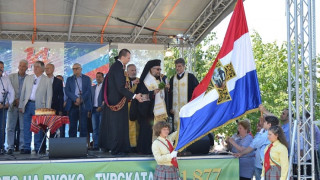 Митрополит Киприян освети реплика на Самарското знаме на "Копринка"