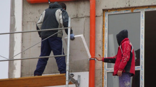 Забраняват горимите материали в санирането