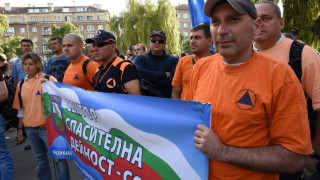Вдигат парите на полицаите от 1 януари