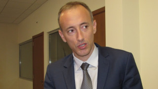 Липсват 1000 учители по математика и физика
