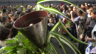 За кого бие първият звънец