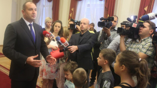 Радев отива в българска църква и училище в Америка