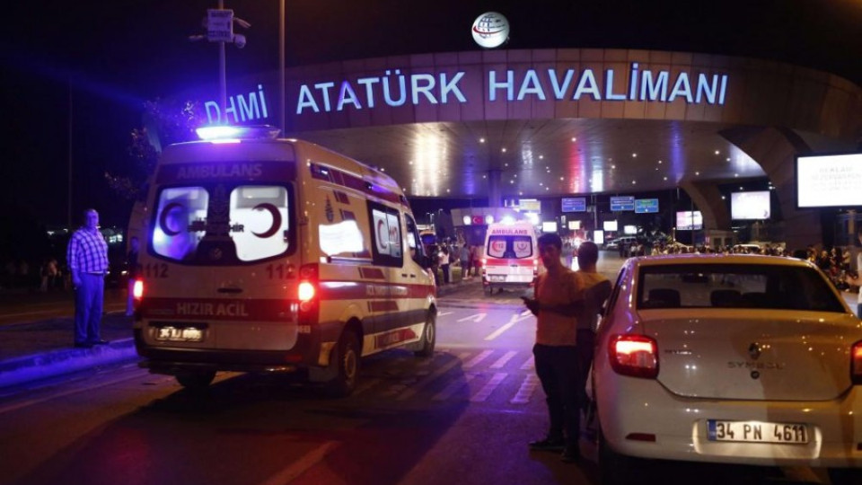 Самолет се разби на летище "Ататюрк" | StandartNews.com