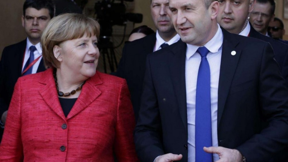 Румен Радев поздрави "държавника" Меркел | StandartNews.com