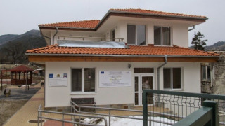 Насилие над учител и в Дом за деца с увреждания