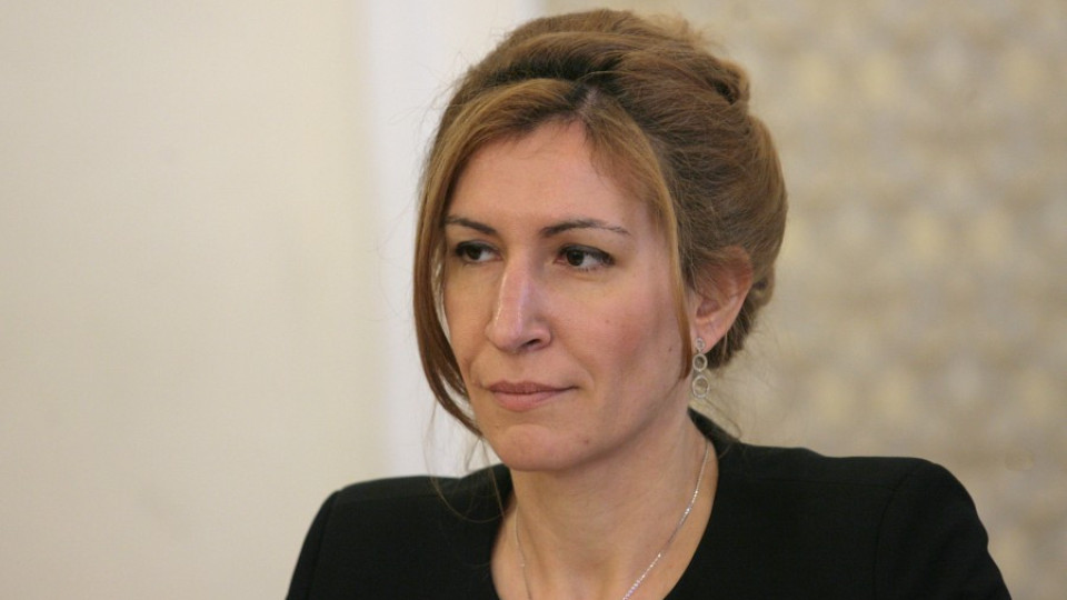 Ангелкова ще засажда дръвчета с дипломати | StandartNews.com