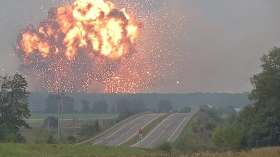 Евакуираха 28 000 души в Украйна заради взривове в склад | StandartNews.com
