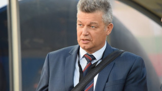 Шефът на футболните съдии бил дебнат от мутри