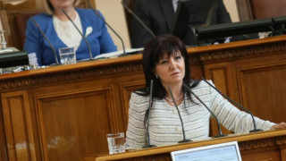 Караянчева: Законопроектите на БСП са в комисиите