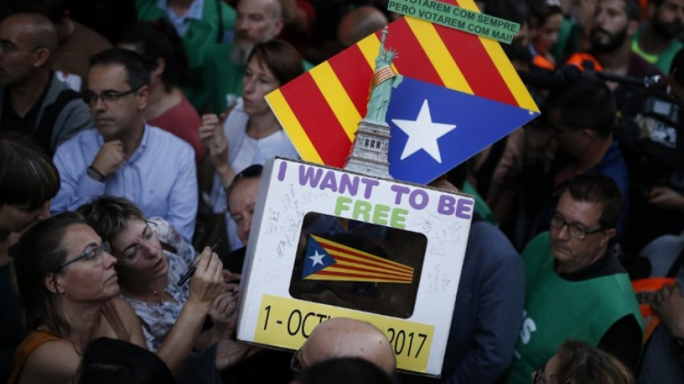 Испания оцеля! Мадрид отмени референдума в Каталуния | StandartNews.com