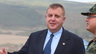Каракачанов: Ще купим изтребители - на едно мнение сме с ГЕРБ