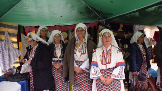 Хора и много баници радват Кърджали