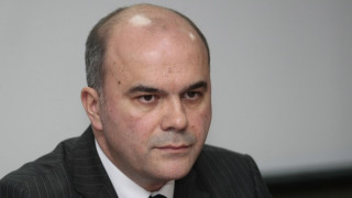 Вдигат детските надбавки, добавките за увреждания и помощите за дърва