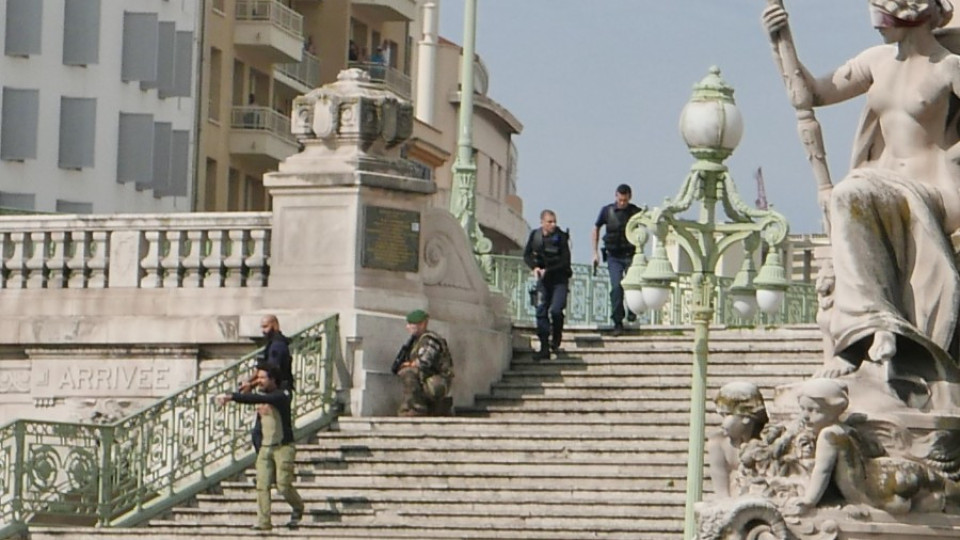 НОВ ТЕРОР ВЪВ ФРАНЦИЯ: Атака с нож на гарата в Марсилия (ОБНОВЕНА) | StandartNews.com