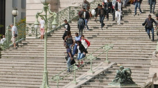 Външно призова: Успокойте близките си, ако се сте в Марсилия
