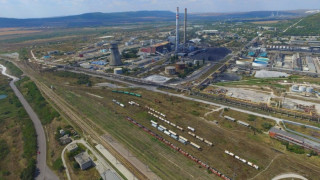 Пожар в склад на завода в Девня