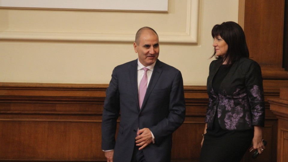 Цв. Караянчева: Не искаме оставка от Радев, а да говорим с него | StandartNews.com