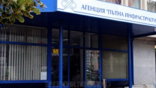 Двама в надпревара за тол системата
