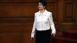 Десислава Атанасова: БСП си прави алиби за Румен Радев