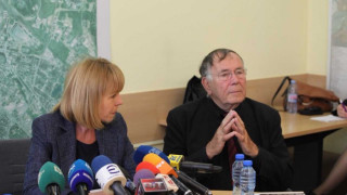 Откриха как да извадят децата от моловете