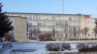 Ученичка разби главата на съперница в клас