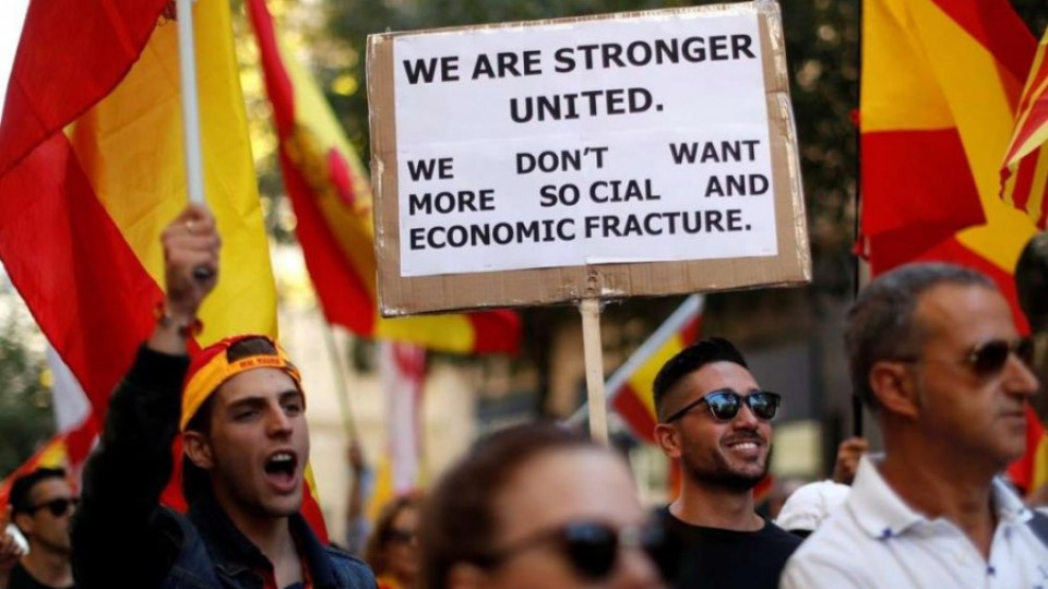 Контрапротест срещу референдума заля Барселона | StandartNews.com