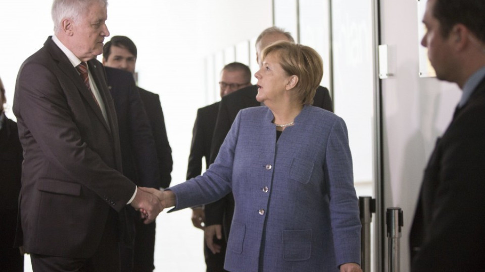 Меркел отстъпи за бежанците: До 200 000 годишно | StandartNews.com