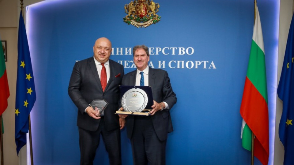 Министър Кралев се срещна с президента на световния тенис | StandartNews.com