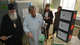 Свeтият Синод дари 3 апарата за лечение на онкоболни деца