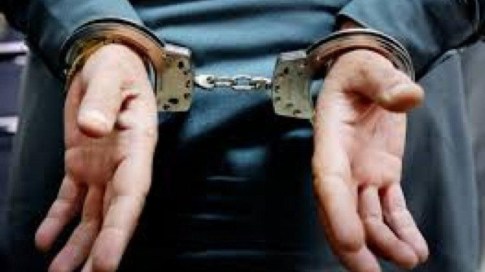Полицаят, взел подкуп за ало измами, остава в ареста | StandartNews.com