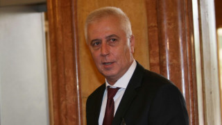Министър Петров към лекарите: Ще се справим, но трябва да пазим авторитета си