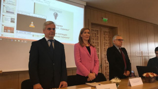 Ангелкова в СУ: Туризмът е сред най-развиващите се отрасли