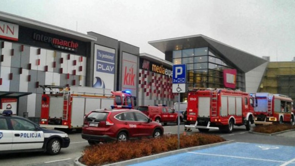 Eдин убит и осем ранени при атака с нож в полски МОЛ | StandartNews.com