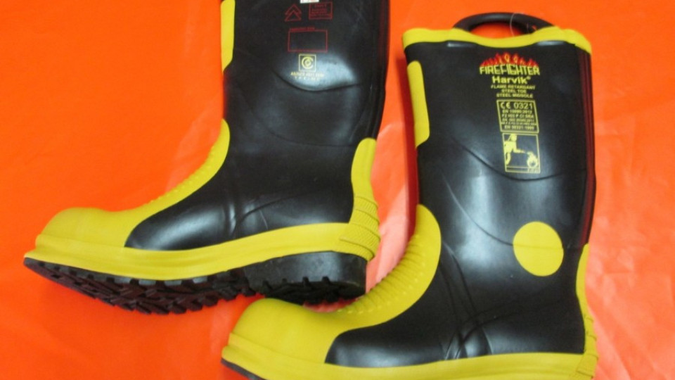 Пожарникарите в Бургас искат 30 чифта обувки | StandartNews.com