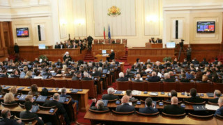 Депутатите спират рекламите на ГМО храни