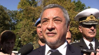 Депутати скочиха на Валери Симеонов заради пилотите
