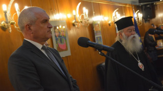 Откриха благотворителна изложба в парламента