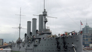 Русия чества 100-годишнината на Октомври