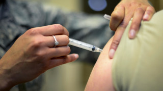 Учени: Грипните ваксини защитават само 20-30%