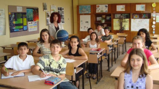 Вдигат стипендиите за ученици