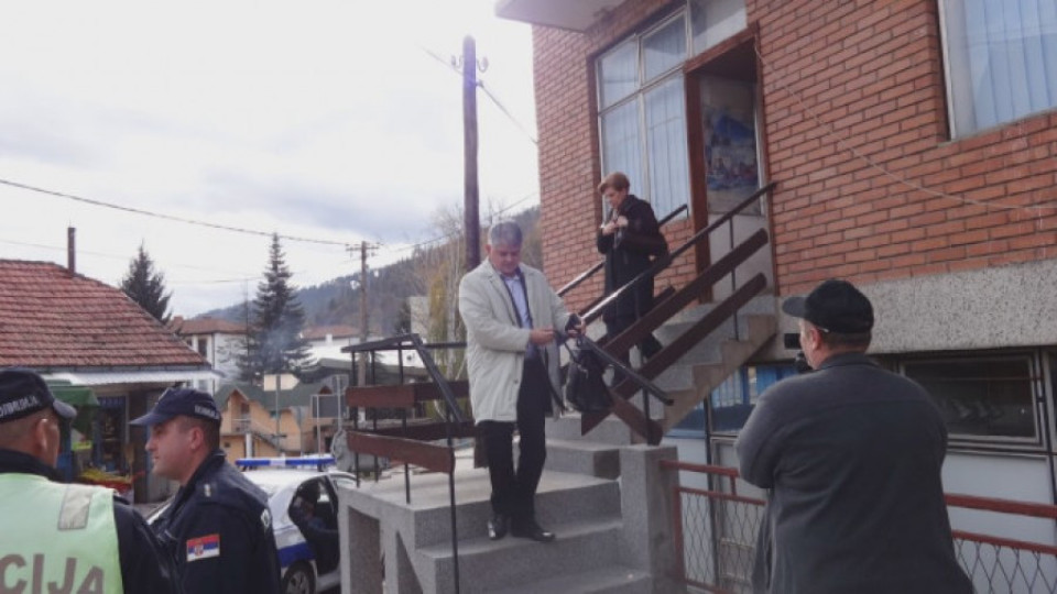 Задържаните български лекари отново биха се върнали в Босилеград | StandartNews.com