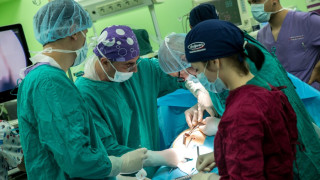 Оперираха безкръвно в "Медлайн" рядък вид херния 
