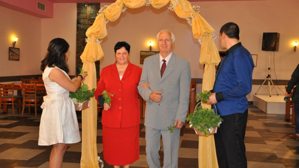 Разлог празнува 159 златни и сребърни сватби | StandartNews.com