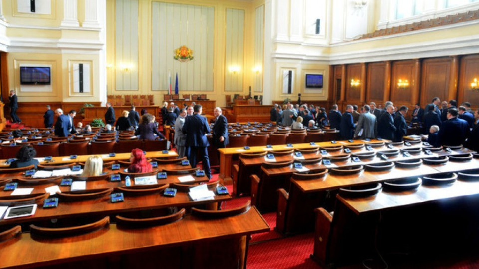 Депутатите приеха на първо четене промени в Закона за кредитните институции | StandartNews.com