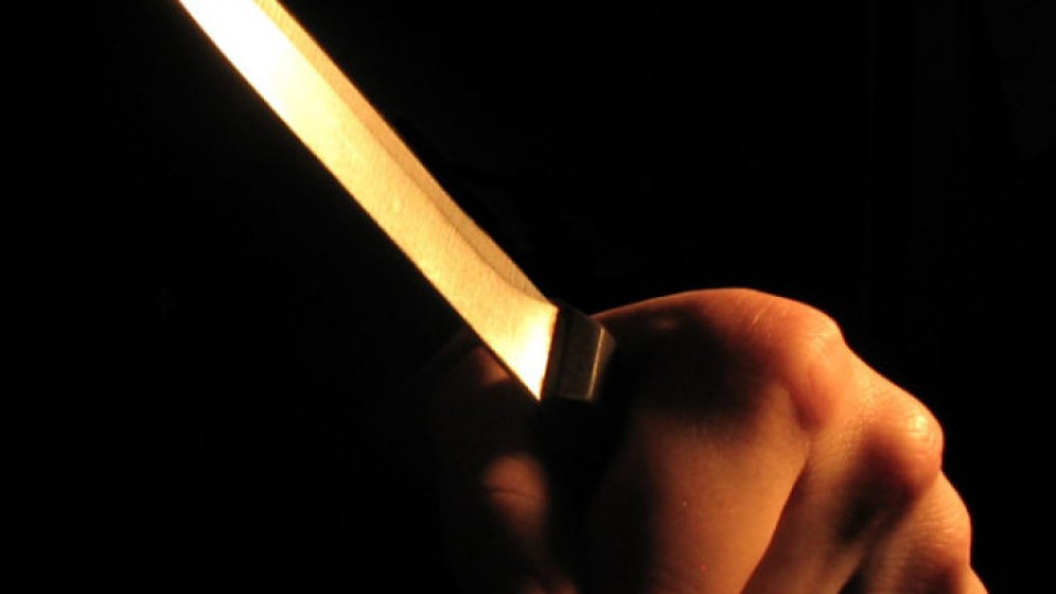 Трима в болница след нападение с ножове пред благоевградска дискотека | StandartNews.com